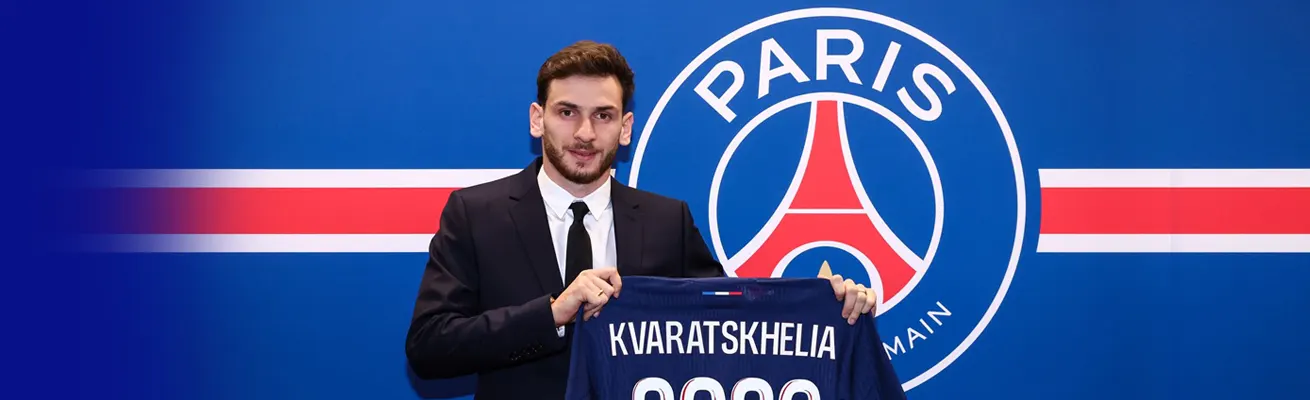 خفيتشا كفاراتسخيليا ينضم إلى باريس سان جيرمان: انتقال ضخم لمشجعي باريس سان جيرمان