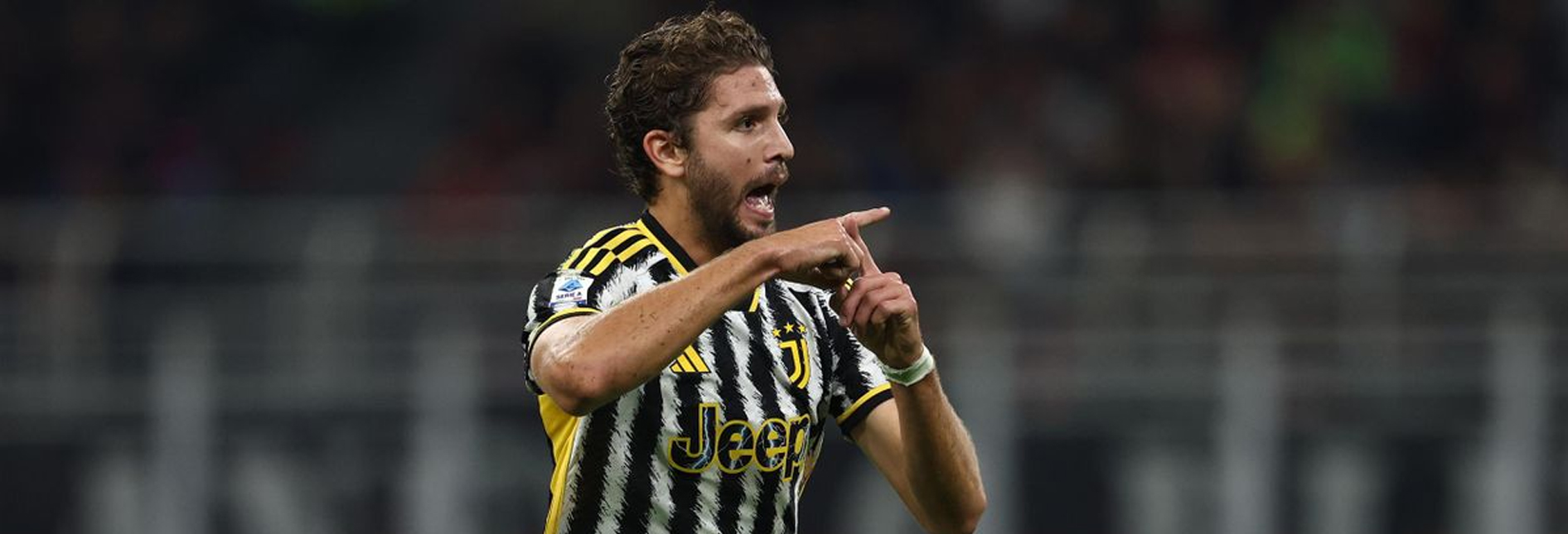 مانويل لوكاتيلي سجل هدفاً متأخراً لصالح البيانكونيري 