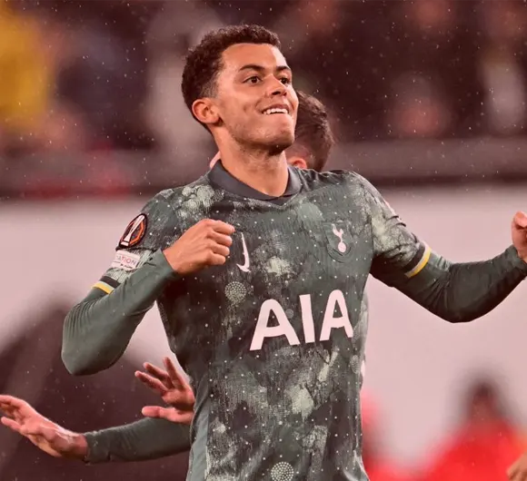 فيرينكفاروس 1-2 توتنهام هوتسبير: برينان جونسون يسجل أداءً رائعًا آخر في فوز توتنهام في المجر