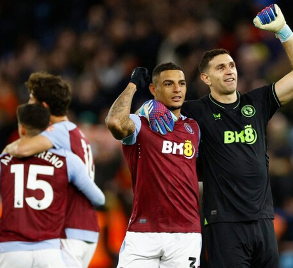 Aston Villa close in on Premier League lead