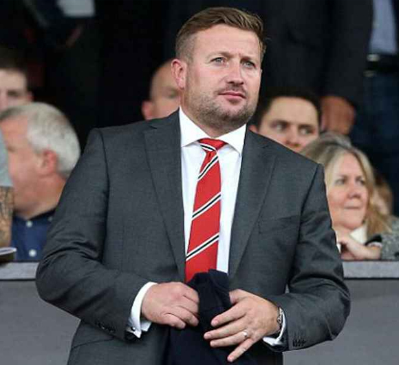 الرئيس التنفيذي لمانشستر يونايتد من المقرر أن يغادر النادي 