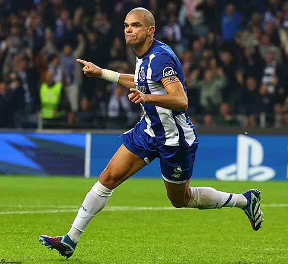 أكبر لاعب يسجل في تاريخ دوري أبطال أوروبا 