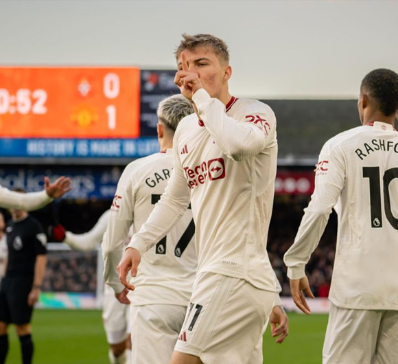 حقق مانشستر يونايتد فوزا صعبا على لوتون تاون