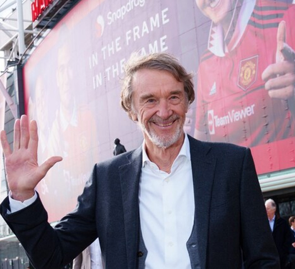 السير جيم راتكليف يأخذ حصة الأقلية 