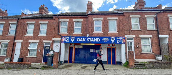 المدخل الشهير لملعب لوتون تاون