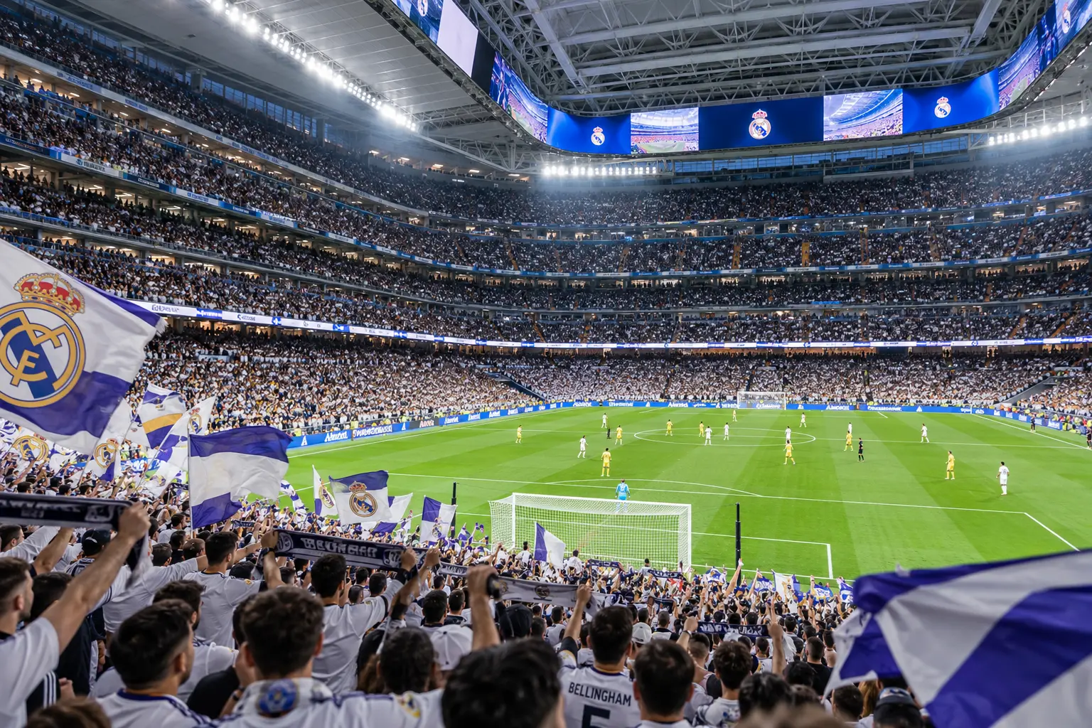 منظور من قسم فوندو سور السفلي خلف هدف، يظهر مشجعين لريال مدريد يلوحون بالأعلام ويهتفون خلال المباراة.